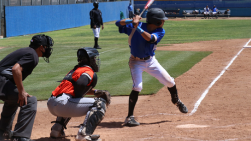 Baseball splits double-header with Ventura