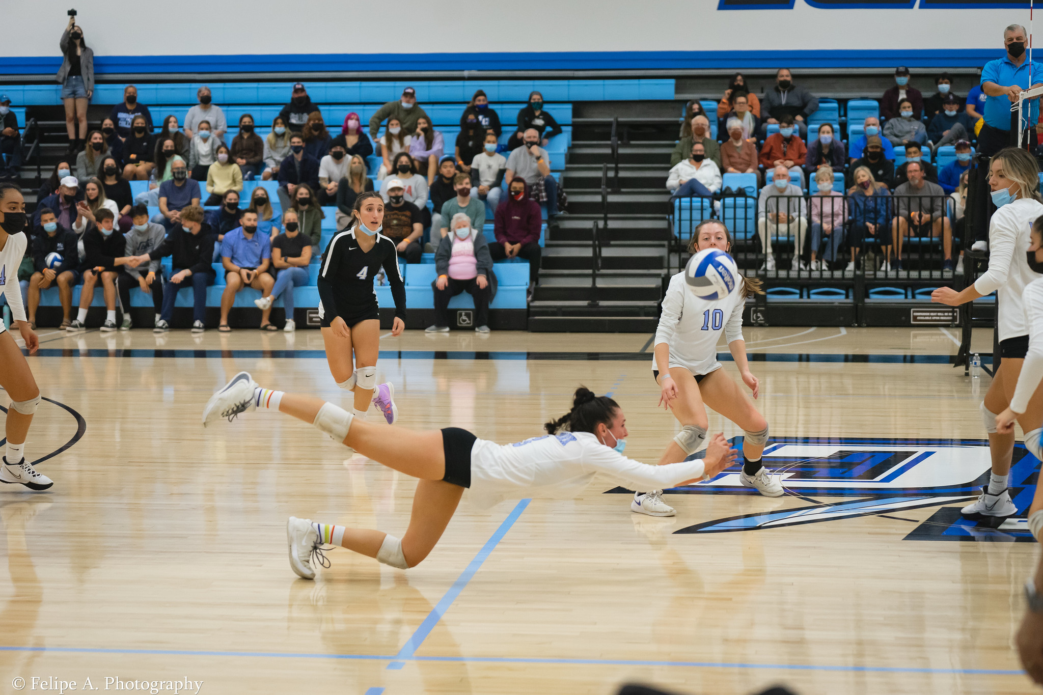 Women's volleyball tops Mira Costa to advance to CCCAA 2nd round