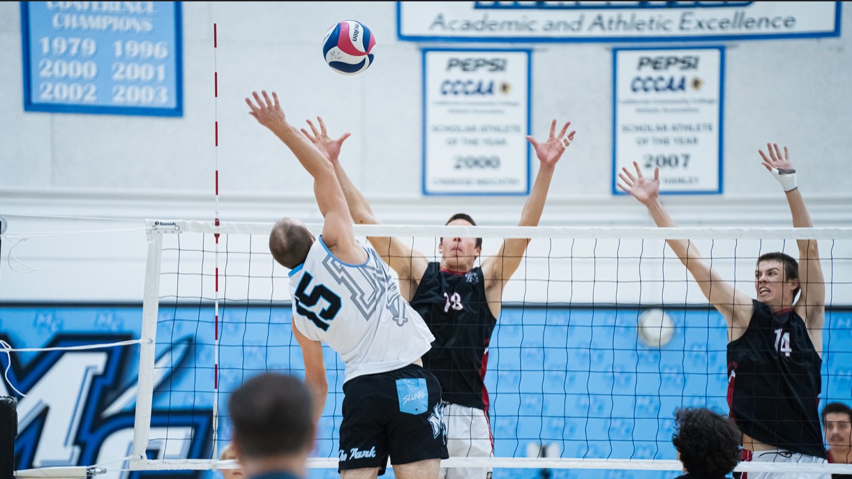 #6 Men's Volleyball takes down #5 Long Beach City in 4 to keep play-off hopes alive